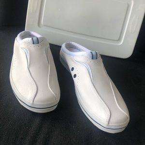 St. John’s Bay White Leather slides